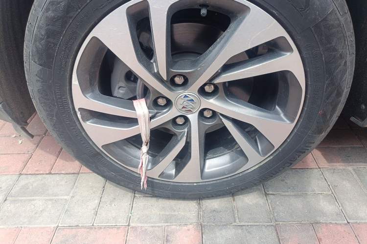 Used Buick Envision 2023 Encore S 552T Two-Wheel Drive Luxury Model Right Front Wheel Hub