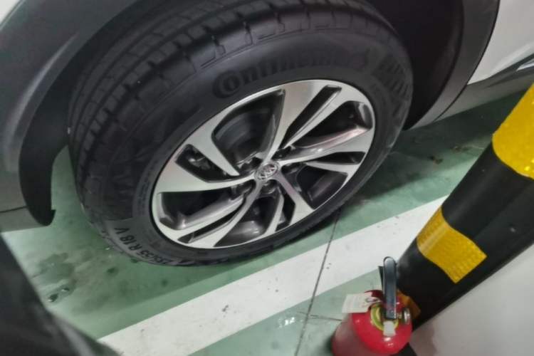 Used Buick Envision 2023 Encore S 552T Two-Wheel Drive Luxury Model Right Rear Wheel Hub
