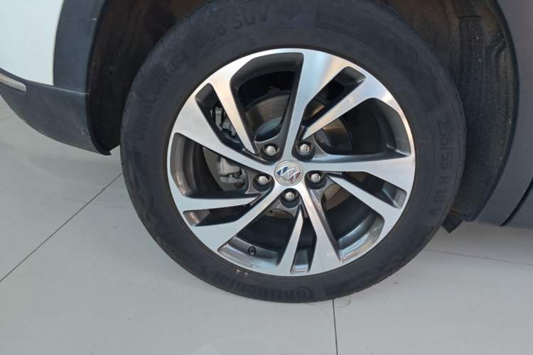 Used Buick Envision 2023 Encore S 552T Two-Wheel Drive Luxury Model Right Rear Wheel Hub