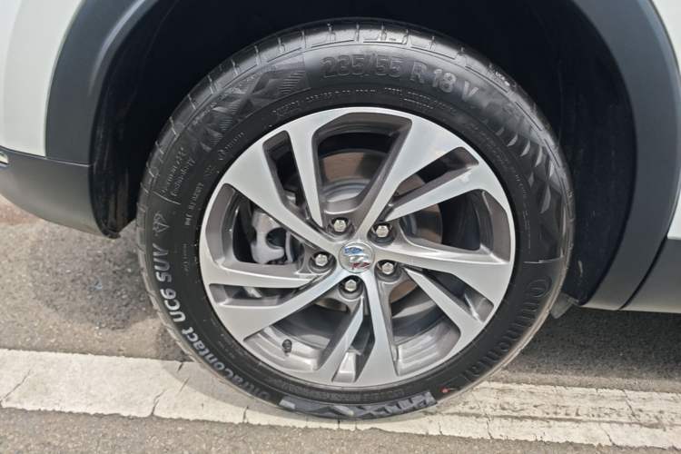 Used Buick Envision 2023 Encore S 652T Two-Wheel-Drive Luxury Model Right Rear Wheel Hub
