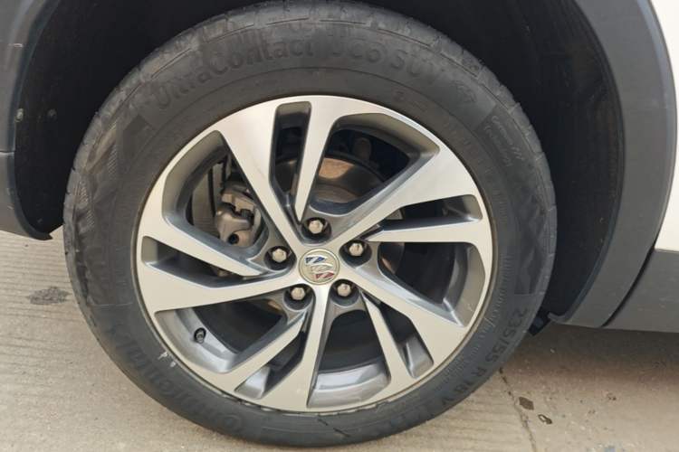 Used Buick Envision 2023 Encore S 552T Two-Wheel Drive Luxury Model Right Rear Wheel Hub