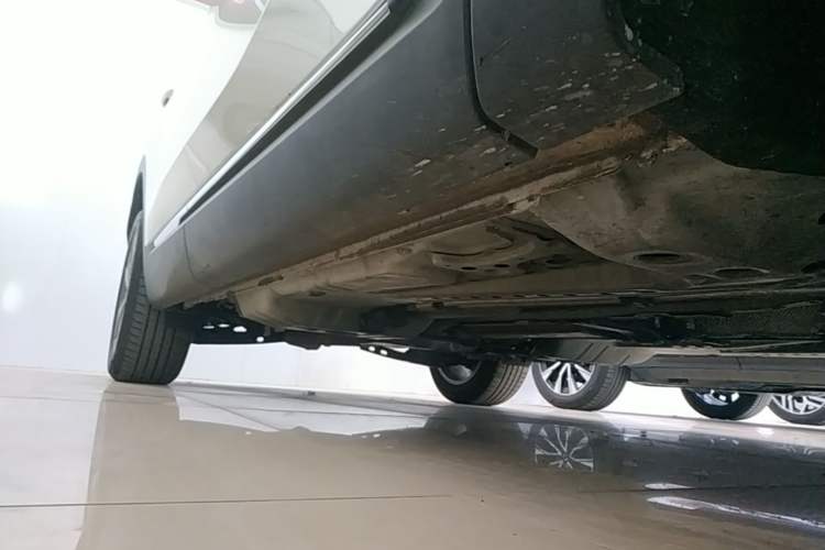 Used Buick Envision 2023 Encore Plus 652T Five-Seat Luxury Model Right Side Sill