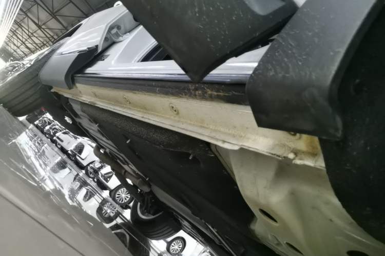 Used Buick Envision 2023 Encore S 652T Two-Wheel-Drive Luxury Model Right Side Sill