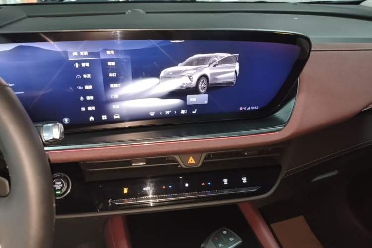 Used Buick Envision 2024 Encore Plus 28T Two-Wheel Drive Luxury Edition Audio And AC Panel