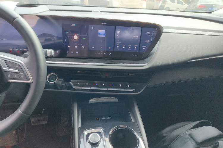 Used Buick Envision 2024 Encore Plus 28T AWD Luxury Edition Audio And AC Panel