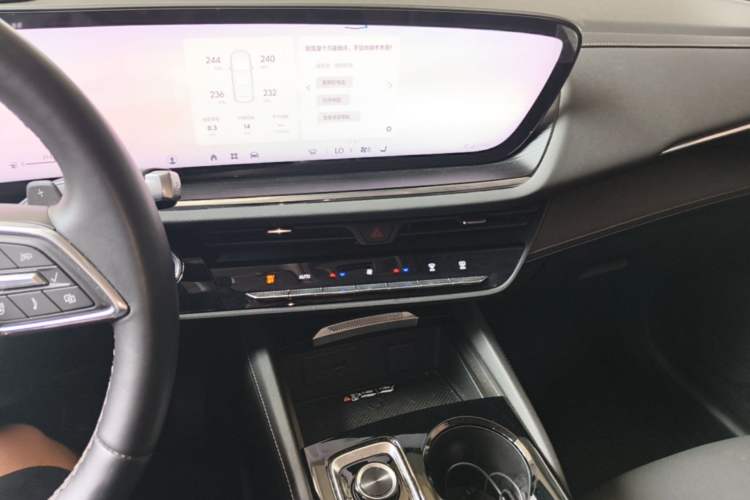 Used Buick Envision 2024 Encore Plus 28T AWD Luxury Edition Audio And AC Panel