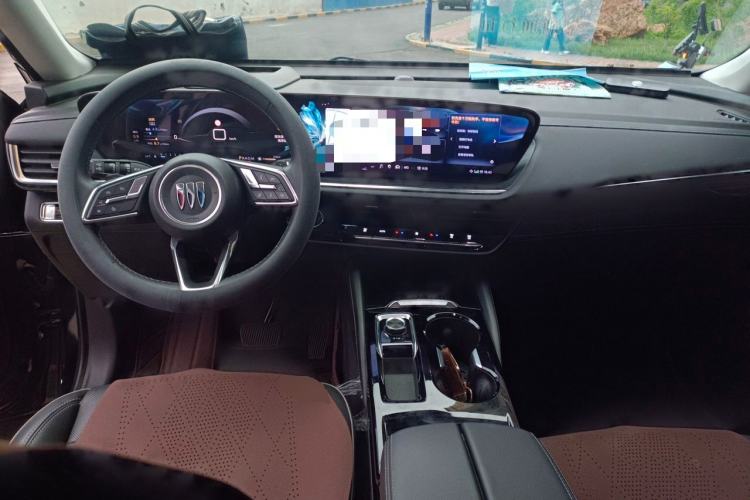Used Buick Envision 2024 Encore Plus 28T Two-Wheel Drive Luxury Edition Center Console