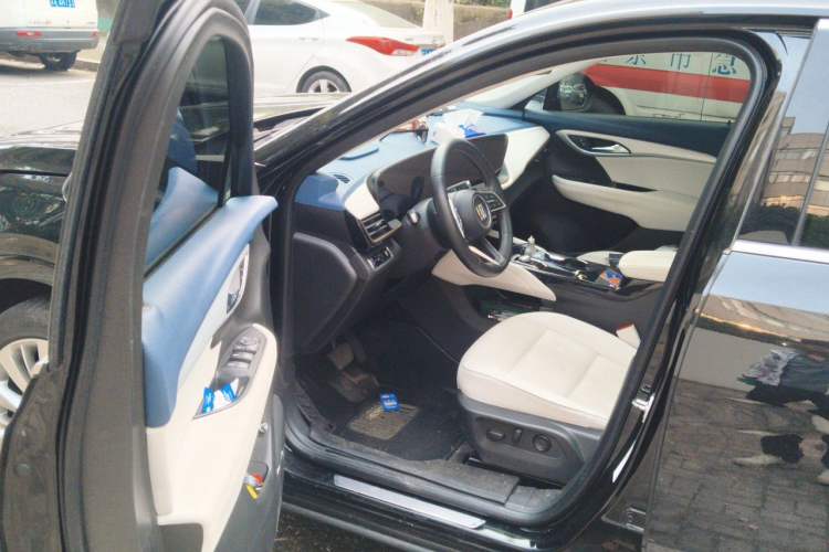 Used Buick Envision 2024 Encore Plus AWD Avenir Driver Seat