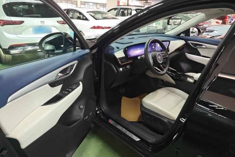 Used Buick Envision 2024 Encore Plus AWD Avenir Driver Seat