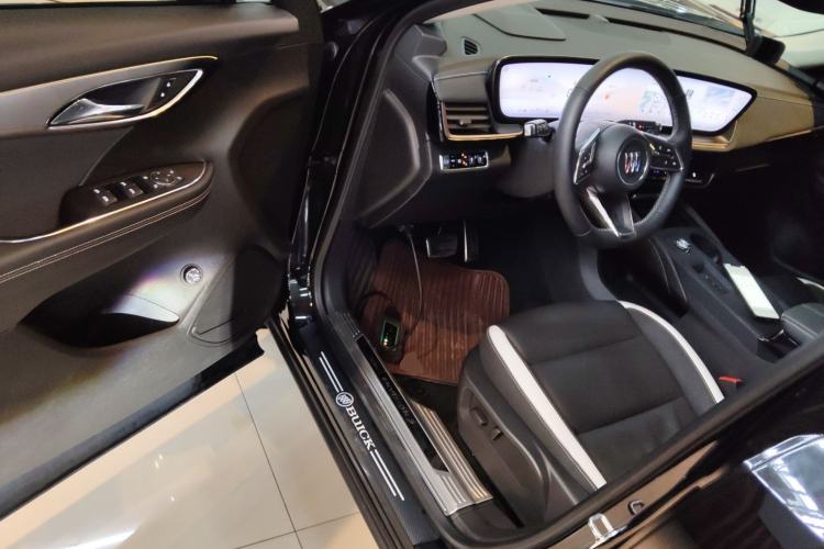 Used Buick Envision 2024 Encore S 28T Ignite Black Prestige Edition Driver Seat
