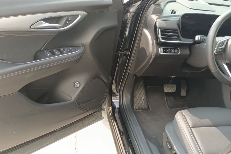 Used Buick Envision 2024 Encore Plus 28T AWD Luxury Edition Driver Seat