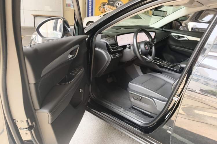 Used Buick Envision 2024 Encore Plus 28T AWD Luxury Edition Driver Seat