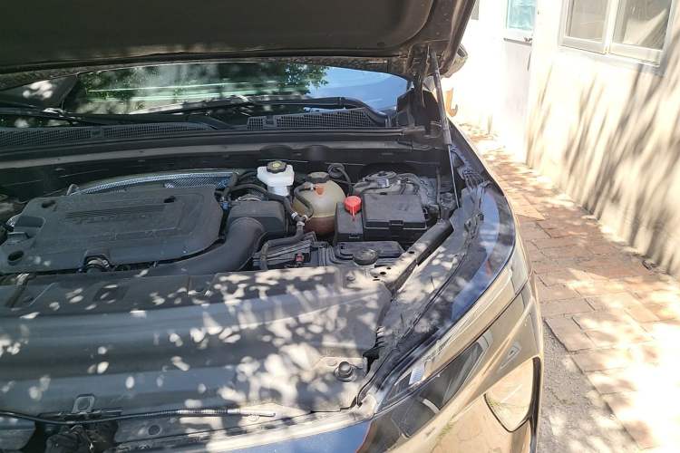 Used Buick Envision 2024 Encore Plus 28T Two-Wheel Drive Luxury Edition Engine Bay Left