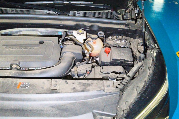 Used Buick Envision 2024 Encore Plus 28T Two-Wheel Drive Luxury Edition Engine Bay Left