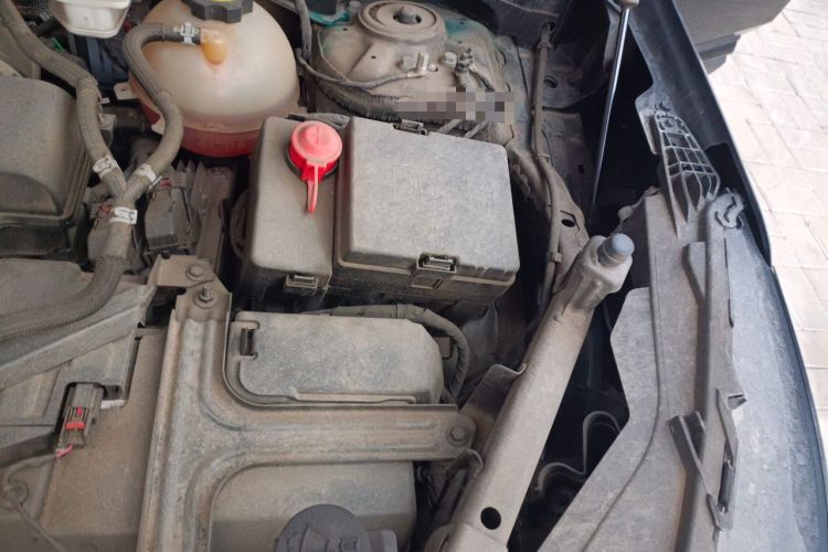 Used Buick Envision 2024 Encore Plus 28T Two-Wheel Drive Luxury Edition Engine Bay Left