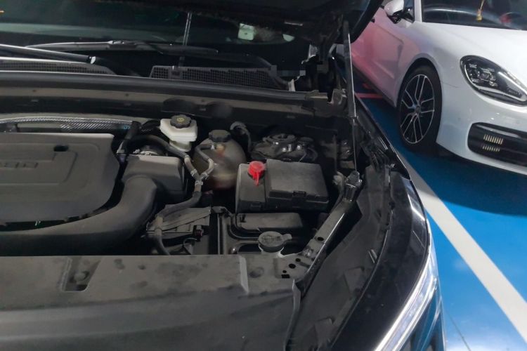 Used Buick Envision 2024 Encore Plus 28T Two-Wheel Drive Luxury Edition Engine Bay Left