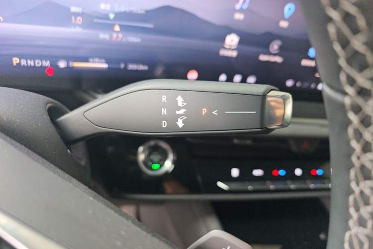 Used Buick Envision 2024 Encore Plus 28T Two-Wheel Drive Luxury Edition Gear Lever