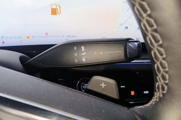 Used Buick Envision 2024 Encore Plus 28T AWD Luxury Edition Gear Lever