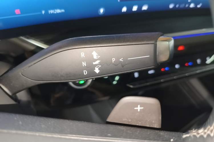 Used Buick Envision 2024 Encore Plus 28T Two-Wheel Drive Luxury Edition Gear Lever
