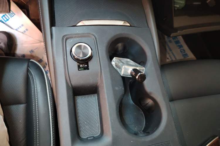 Used Buick Envision 2024 Encore Plus 28T AWD Luxury Edition Gear Lever