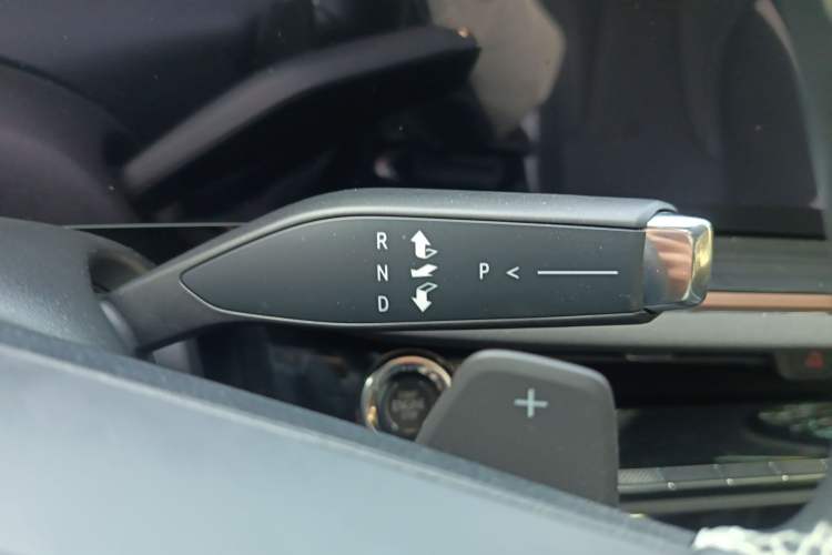 Used Buick Envision 2024 Encore S 25T Ignite Black Style Edition Gear Lever
