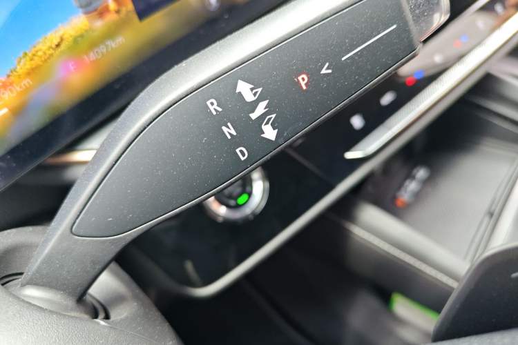 Used Buick Envision 2024 Encore S 25T Ignite Black Style Edition Gear Lever