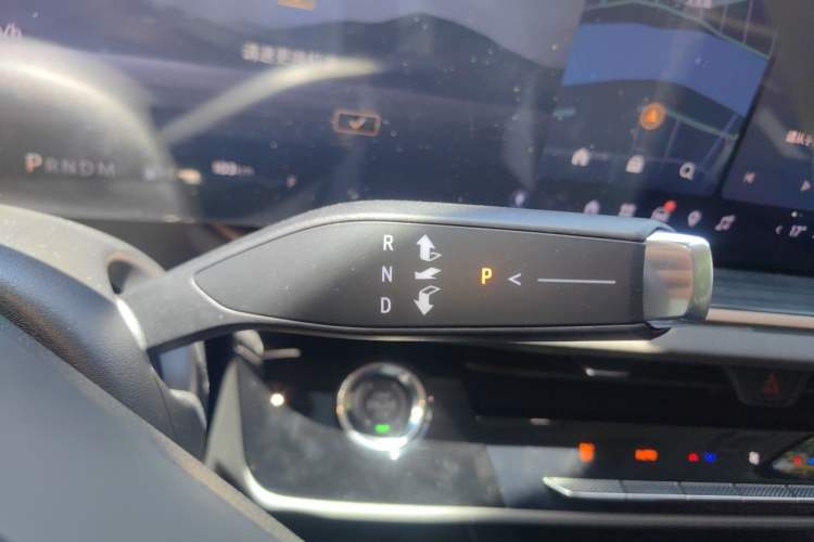 Used Buick Envision 2024 Encore S 25T Ignite Black Style Edition Gear Lever