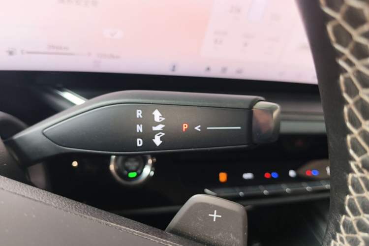 Used Buick Envision 2024 Encore Plus 28T AWD Luxury Edition Gear Lever
