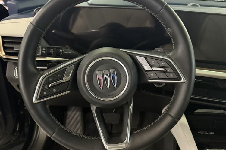 Used Buick Envision 2024 Encore Plus AWD Avenir Interior 2