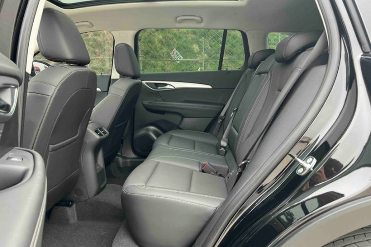 Used Buick Envision 2024 Encore Plus 28T Two-Wheel Drive Luxury Edition Interior 3
