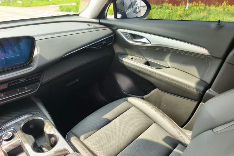 Used Buick Envision 2024 Encore Plus 28T Two-Wheel Drive Luxury Edition Interior 4