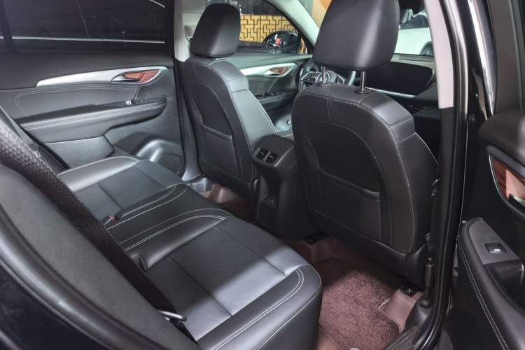 Used Buick Envision 2024 Encore Plus 28T AWD Luxury Edition Interior 4