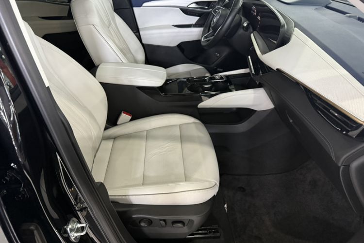 Used Buick Envision 2024 Encore Plus AWD Avenir Interior 6