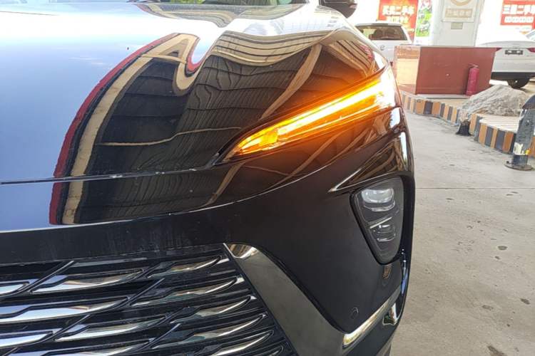 Used Buick Envision 2024 Encore Plus 28T AWD Luxury Edition Left Front Headlight