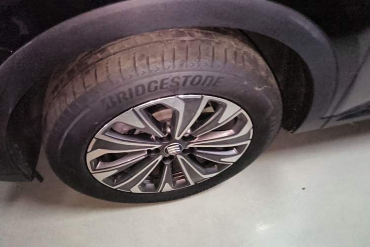 Used Buick Envision 2024 Encore Plus 28T AWD Luxury Edition Left Front Wheel Hub