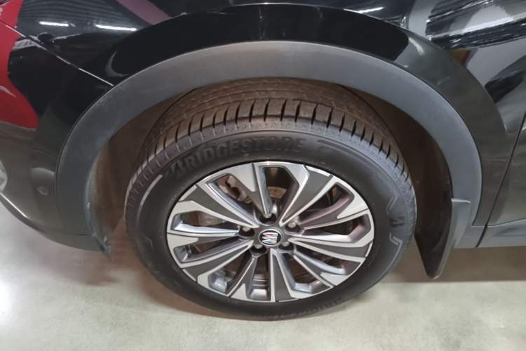 Used Buick Envision 2024 Encore Plus 28T Two-Wheel Drive Luxury Edition Left Front Wheel Hub