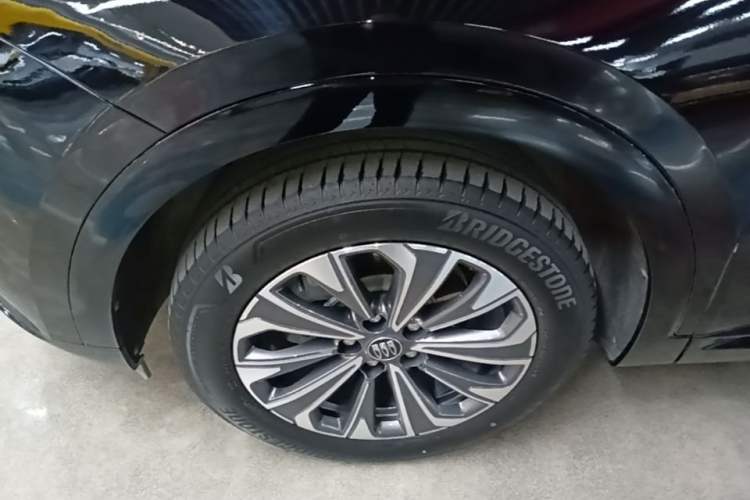 Used Buick Envision 2024 Encore S 25T Ignite Black Style Edition Left Front Wheel Hub
