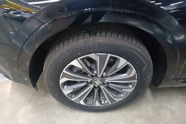 Used Buick Envision 2024 Encore S 25T Ignite Black Style Edition Left Front Wheel Hub