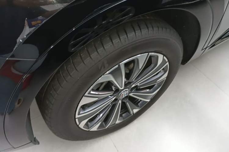 Used Buick Envision 2024 Encore S 25T Ignite Black Style Edition Left Front Wheel Hub