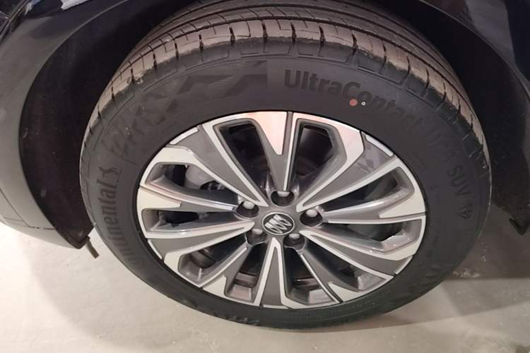 Used Buick Envision 2024 Encore S 25T Ignite Black Style Edition Left Front Wheel Hub