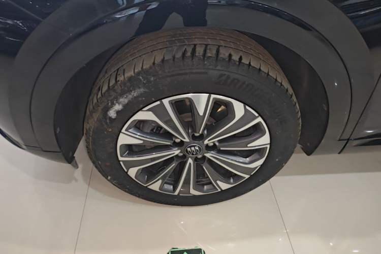 Used Buick Envision 2024 Encore S 25T Ignite Black Style Edition Left Front Wheel Hub