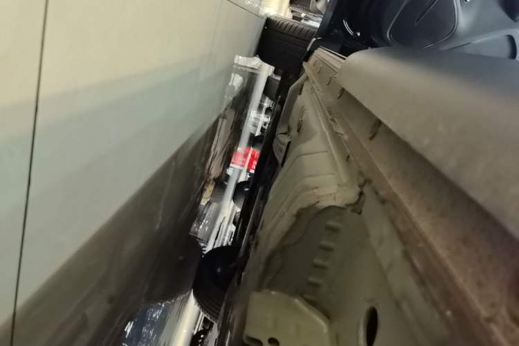 Used Buick Envision 2024 Encore Plus 28T Two-Wheel Drive Luxury Edition Left Side Sill
