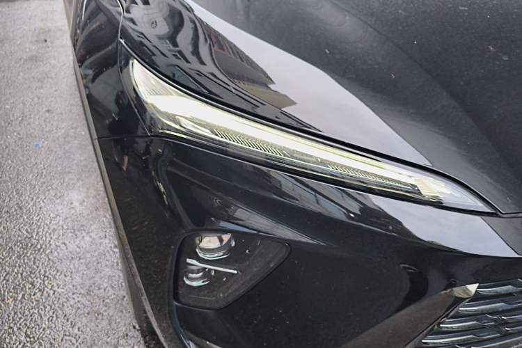 Used Buick Envision 2024 Encore Plus 28T Two-Wheel Drive Luxury Edition Right Front Headlight