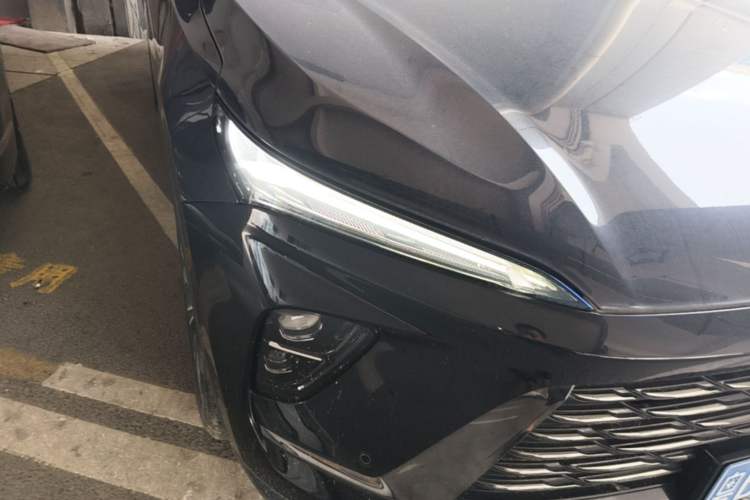 Used Buick Envision 2024 Encore Plus 28T AWD Luxury Edition Right Front Headlight