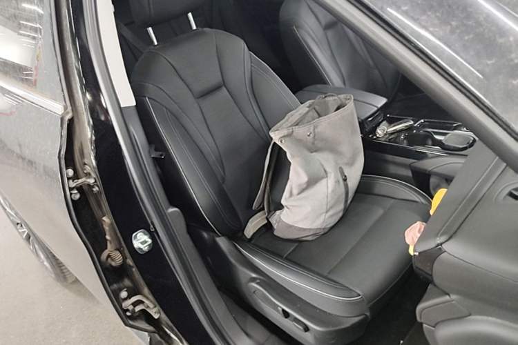 Used Buick Envision 2024 Encore Plus 28T Two-Wheel Drive Luxury Edition Right Front Seat