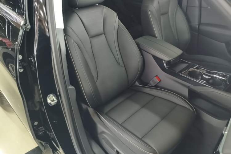 Used Buick Envision 2024 Encore Plus 28T Two-Wheel Drive Luxury Edition Right Front Seat