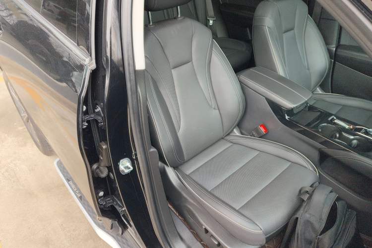 Used Buick Envision 2024 Encore Plus 28T AWD Luxury Edition Right Front Seat