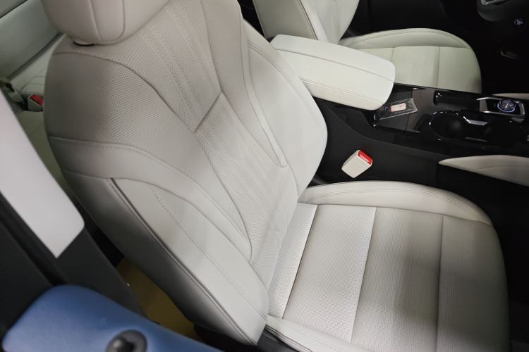 Used Buick Envision 2024 Encore Plus AWD Avenir Right Front Seat