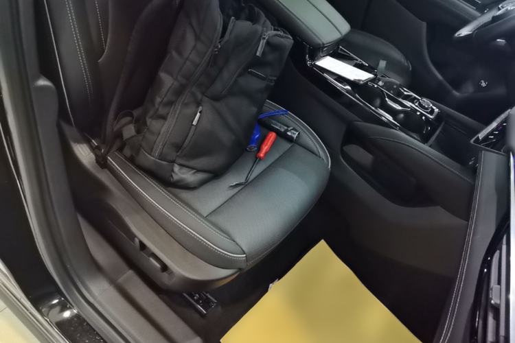 Used Buick Envision 2024 Encore Plus 28T Two-Wheel Drive Luxury Edition Right Front Seat