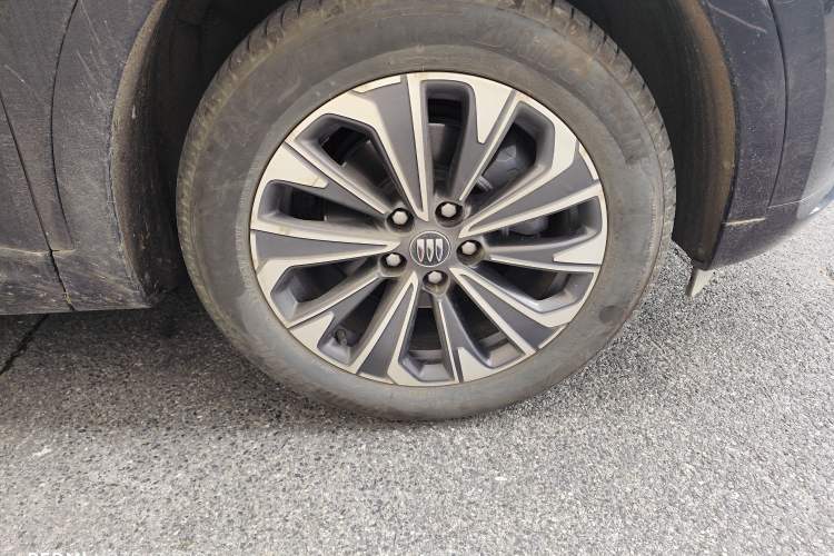 Used Buick Envision 2024 Encore S 25T Ignite Black Style Edition Right Front Wheel Hub